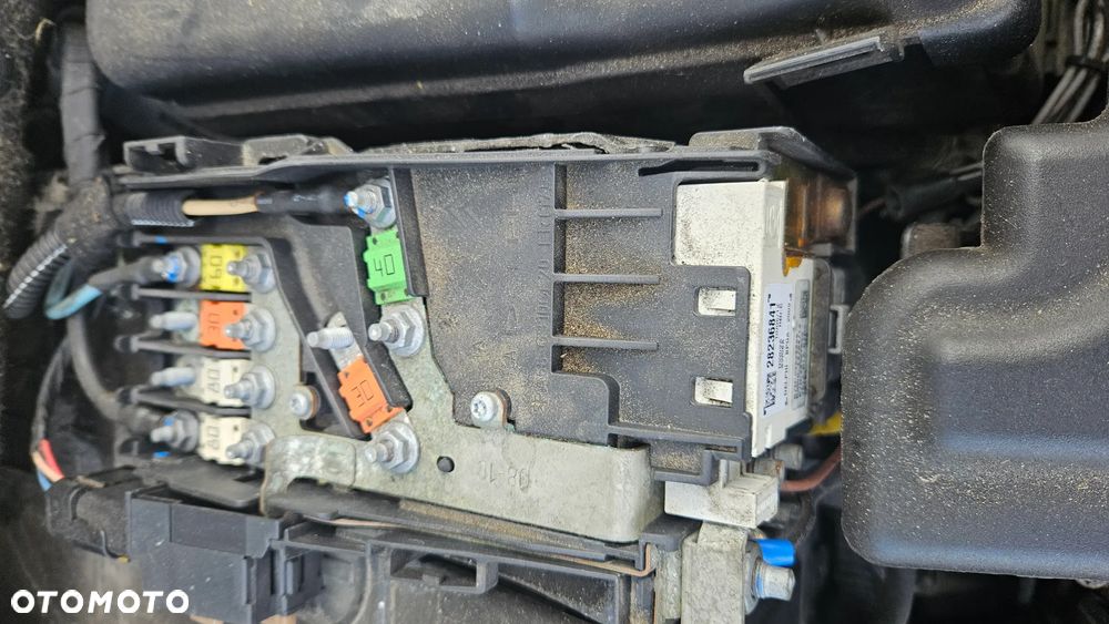 Peugeot 308 3008 Citroen C4 moduł napięcia akumulatora skrzynka bezpieczników 28236841 - 1