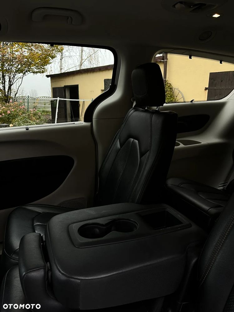 Chrysler Pacifica - 19