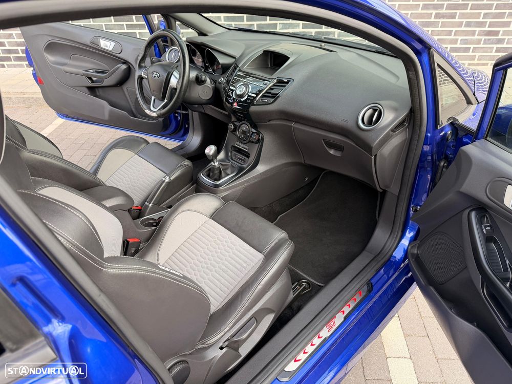 Ford Fiesta 1.6 EcoBoost ST - 12