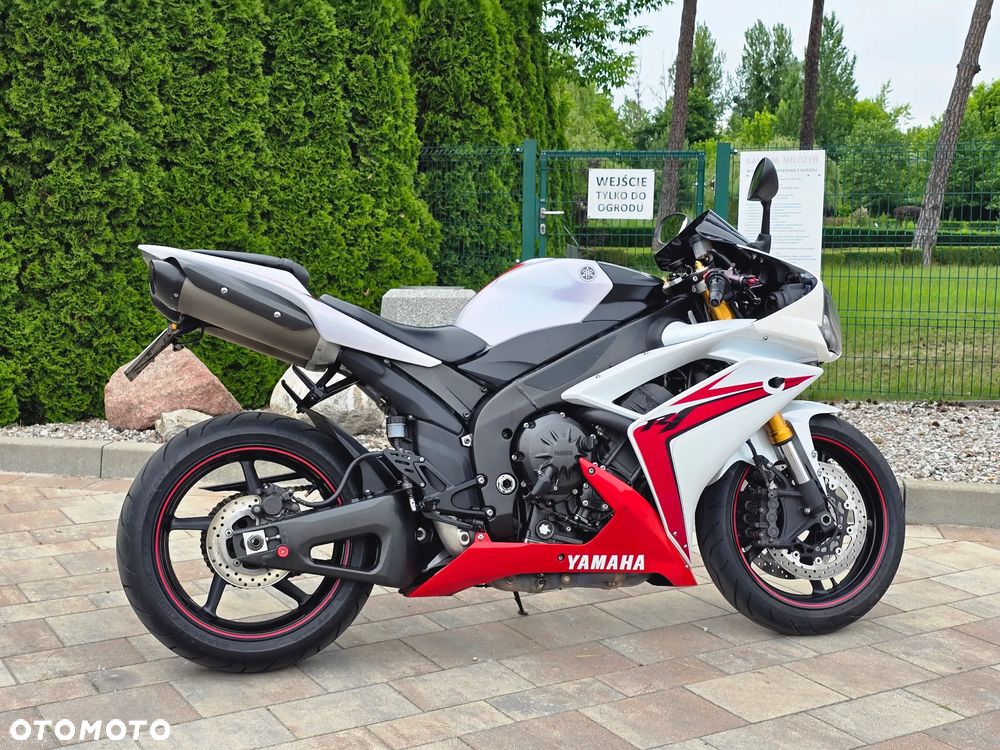 Yamaha R1 - 4
