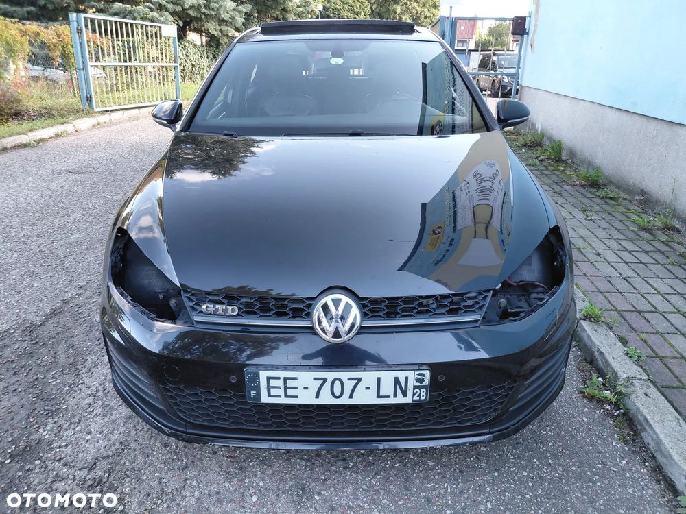 Volkswagen Golf - 1