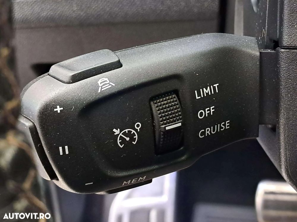 Peugeot 3008 1.2 PureTech 130 EAT8 GT - 17