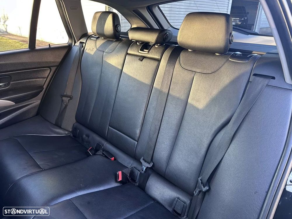 BMW 318 d Aut. Sport Line - 32