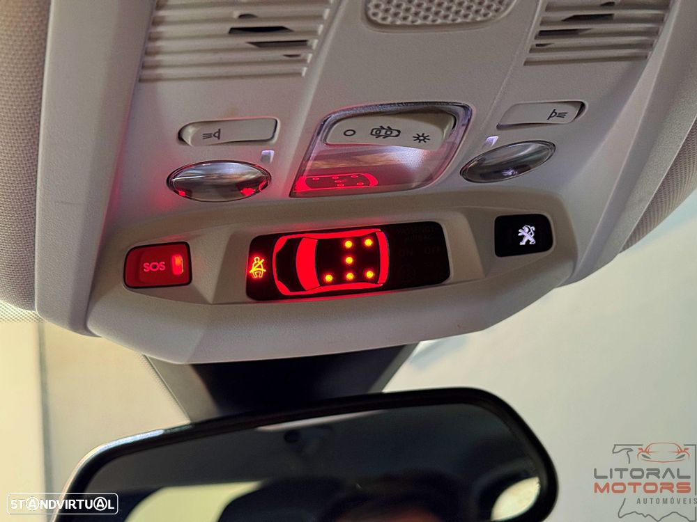 Peugeot 5008 1.2 PureTech Allure J18 - 22