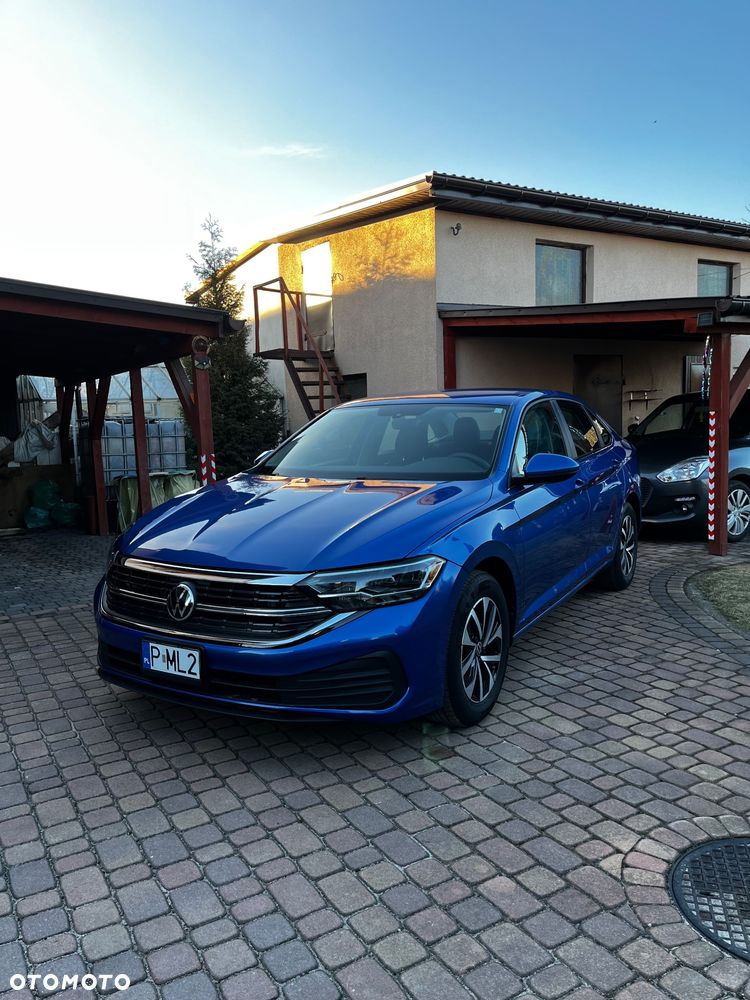 Volkswagen Jetta - 1
