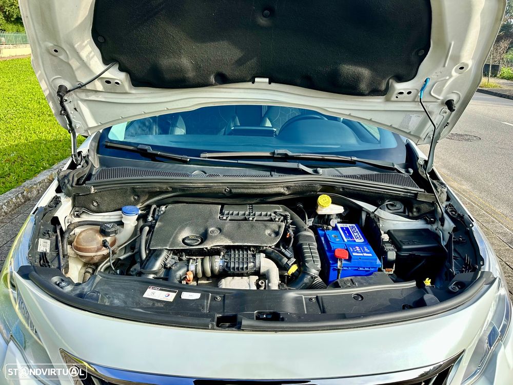 Peugeot 2008 1.6 BlueHDi Style - 40