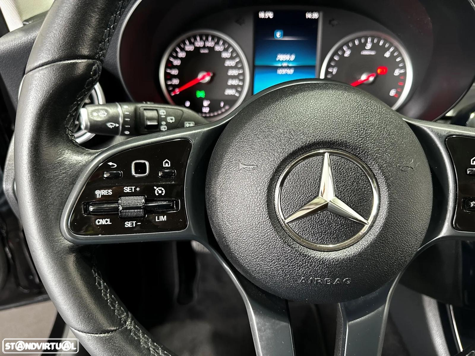 Mercedes-Benz 200 - 6