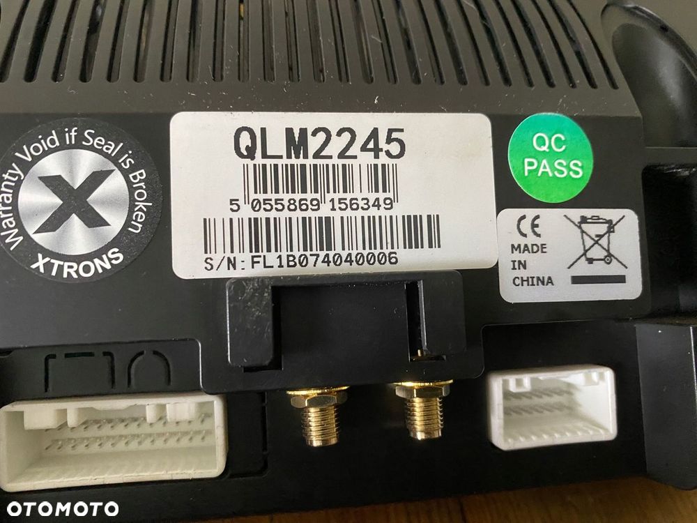 MERCEDES 246 117 176 monitor xtrons instalacja - 4