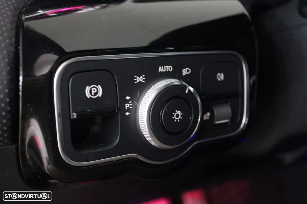 Mercedes-Benz CLA 180 d Shooting Brake AMG Line Aut. - 19