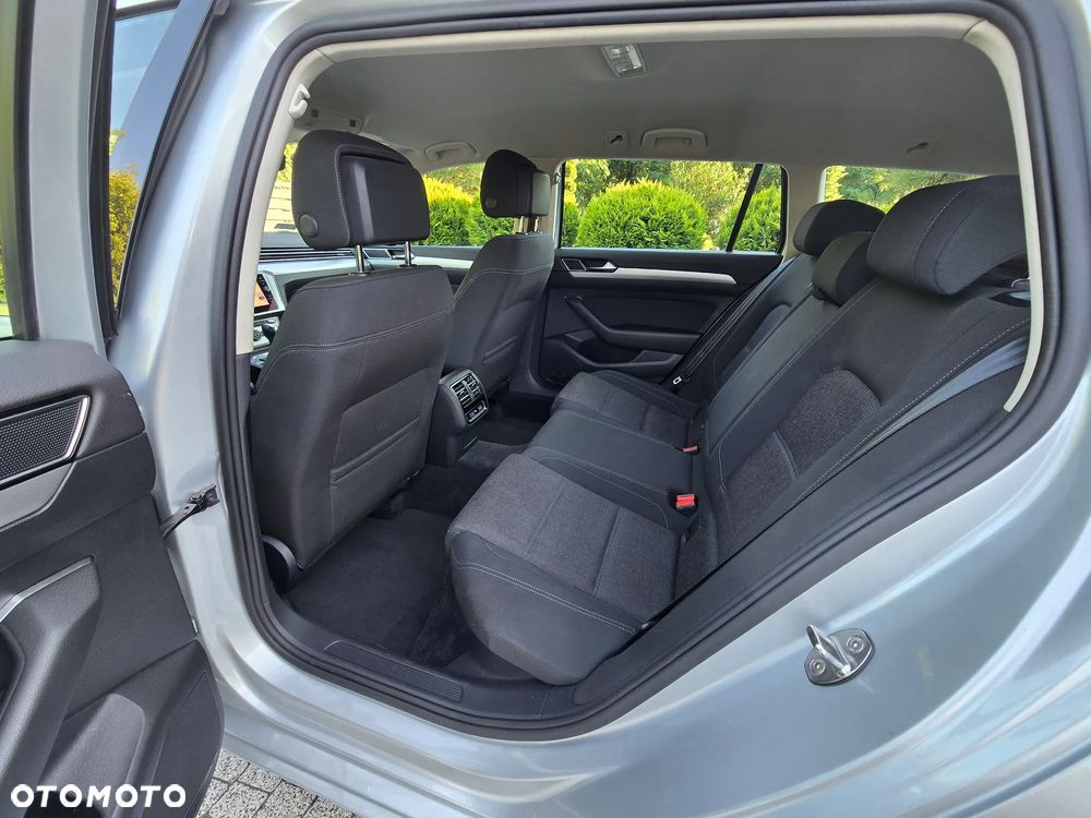 Volkswagen Passat 2.0 TDI (BlueMotion Technology) DSG Comfortline - 9