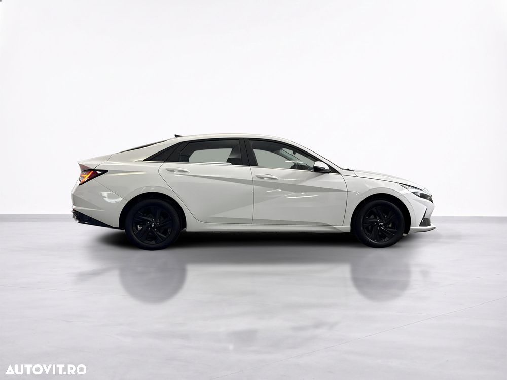 Hyundai Elantra - 7