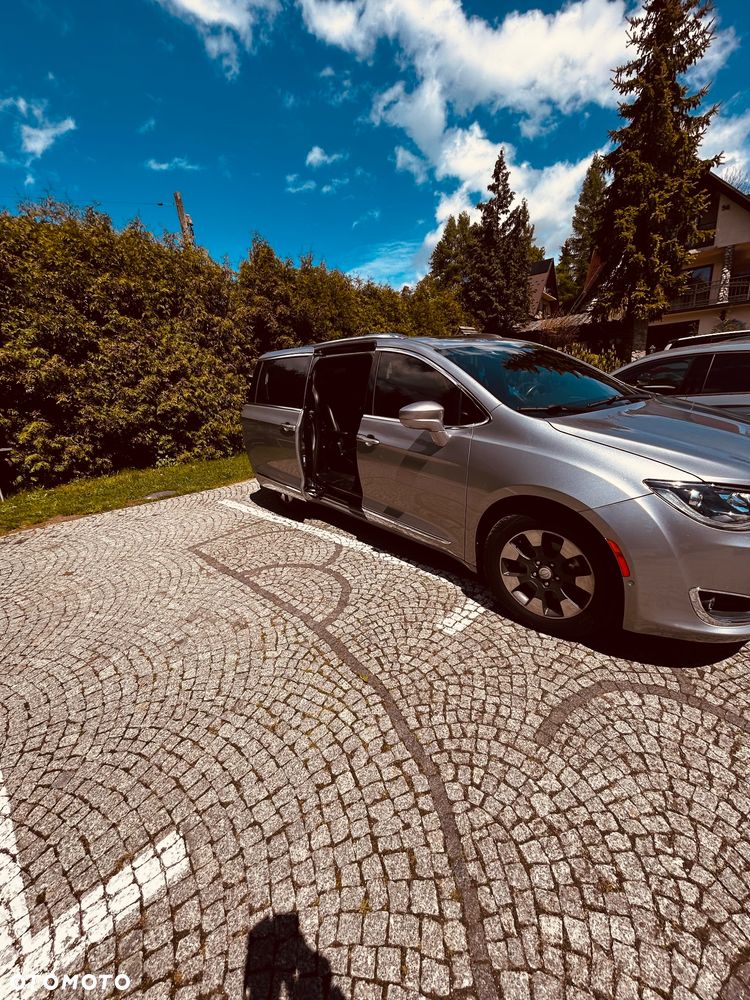 Chrysler Pacifica - 11