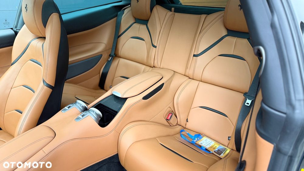 Ferrari GTC4Lusso - 11