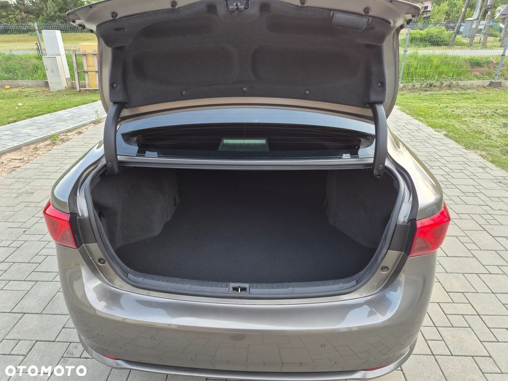 Toyota Avensis 1.6 Active - 17