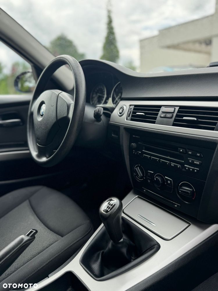 BMW Seria 3 320i - 17