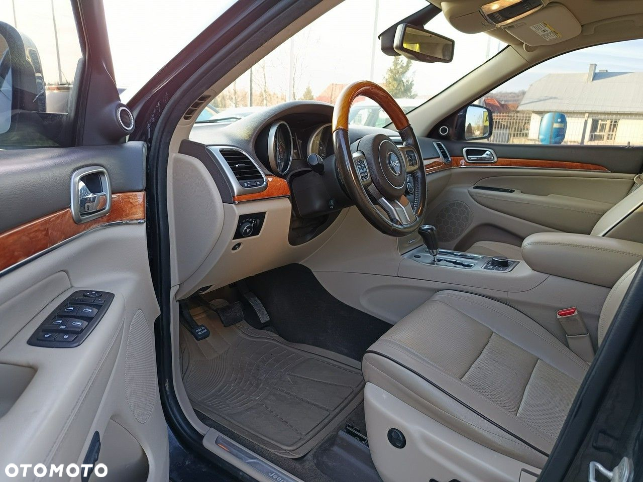 Jeep Grand Cherokee - 12