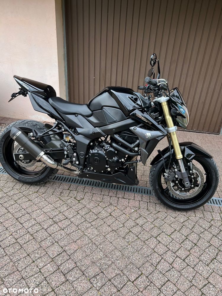 Suzuki GSR - 2