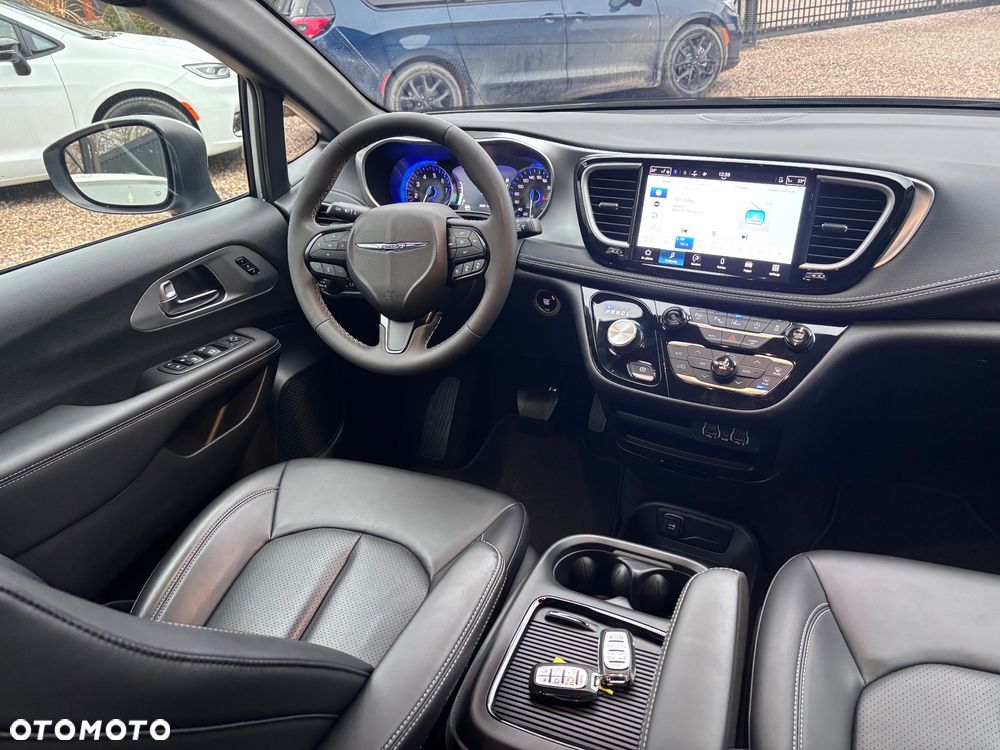 Chrysler Pacifica - 25