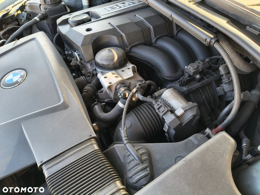 BMW Seria 3 320i - 32