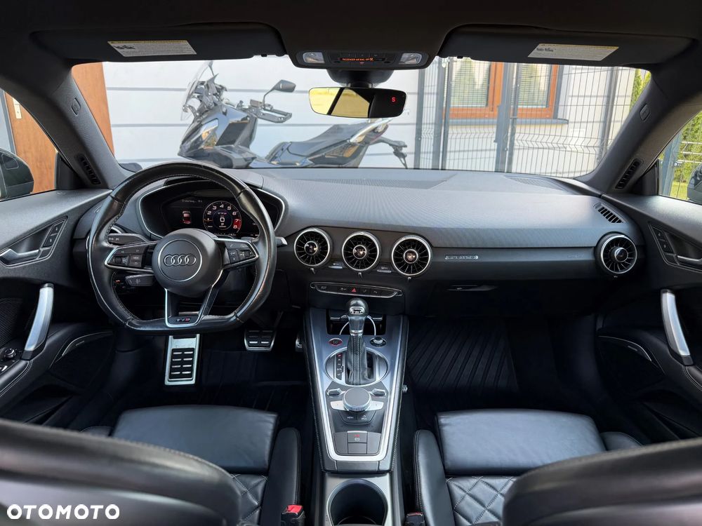 Audi TT S Coupé - 10