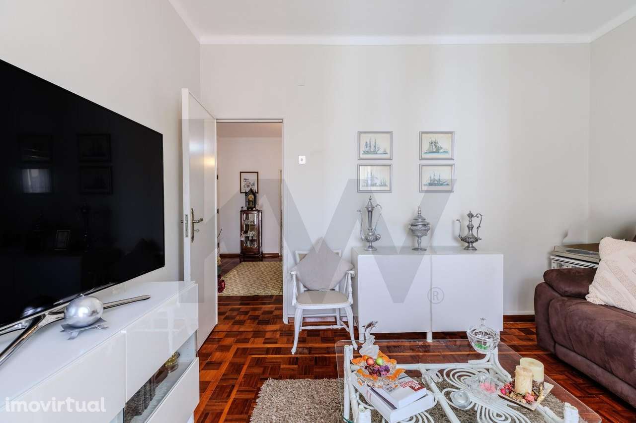 Apartamento T2 com Varanda e Vista Desafogada | Barreiro - Grande imagem: 3/41