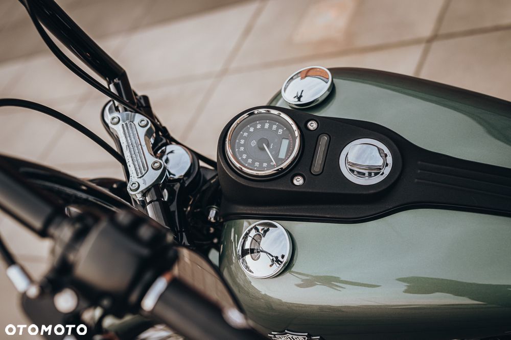 Harley-Davidson Dyna Street Bob - 16