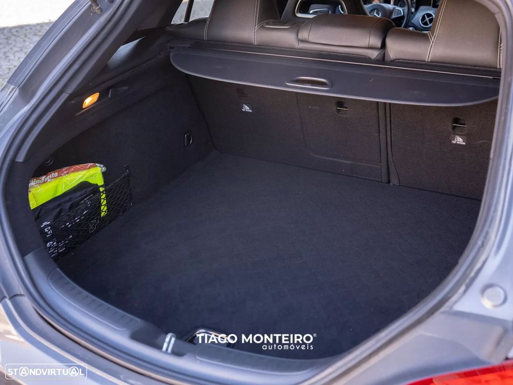 Mercedes-Benz CLA 180 - 35