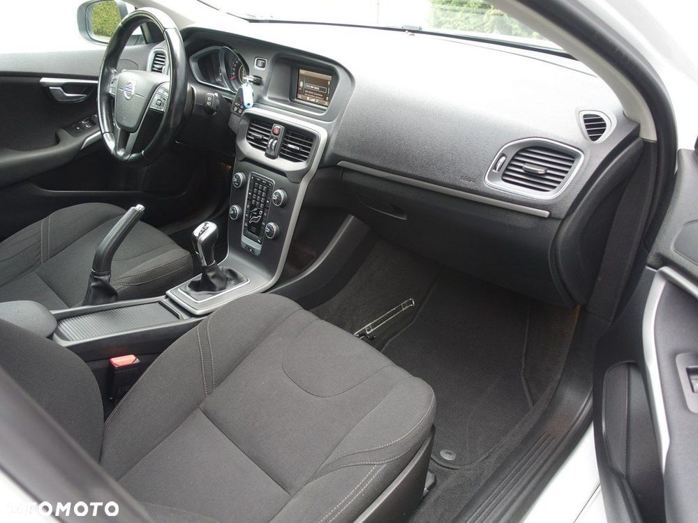 Volvo V40 T2 Kinetic - 13