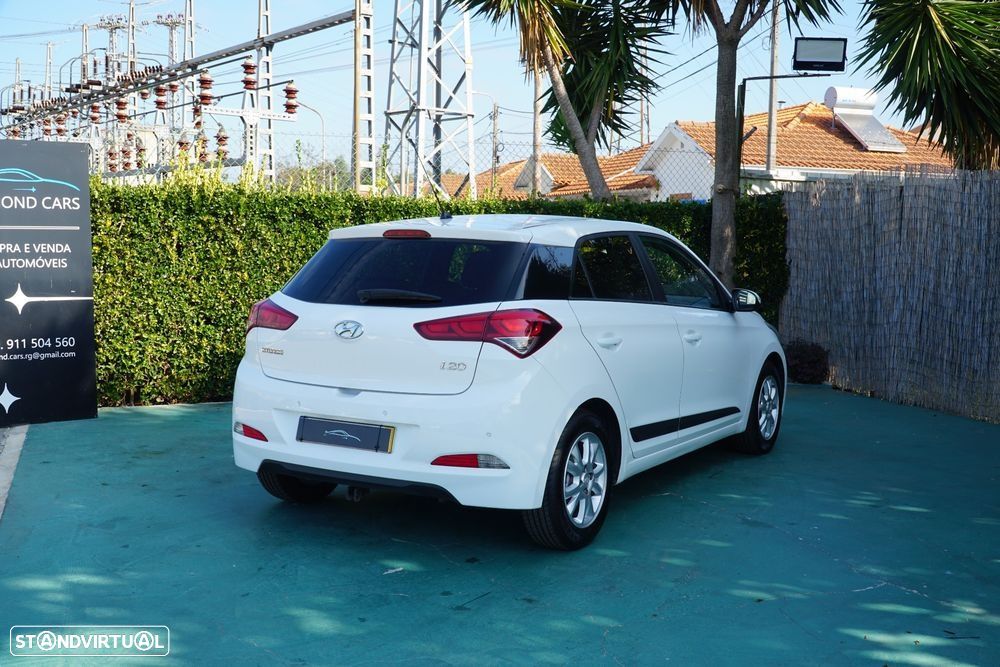 Hyundai i20 1.2 Blue Comfort+Pack Look+JLL16 - 8