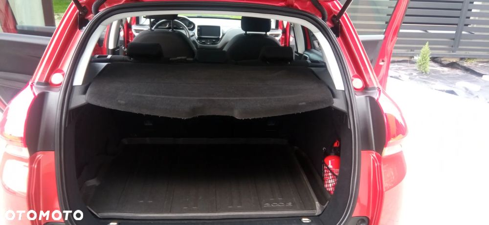 Peugeot 2008 1.2 Pure Tech Style S&S - 22