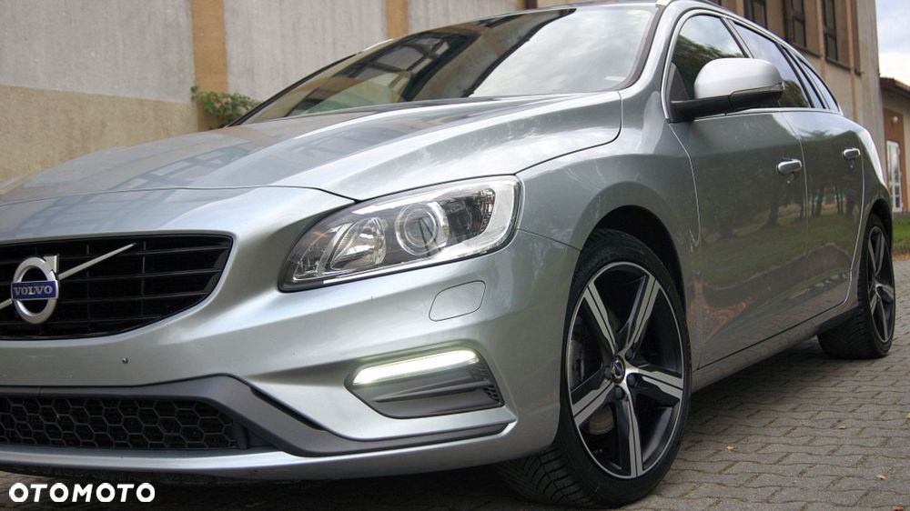 Volvo V60 D3 R-Design - 4