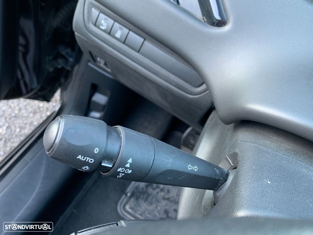 Peugeot 208 1.2 PureTech Allure - 36