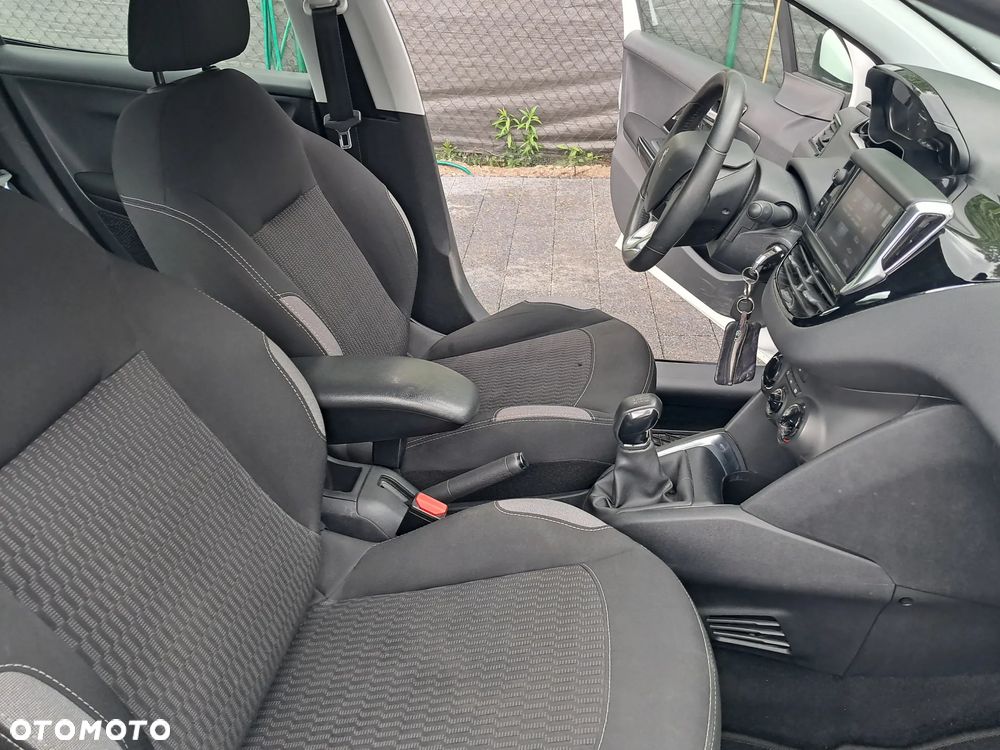 Peugeot 208 1.2 PureTech Active - 12