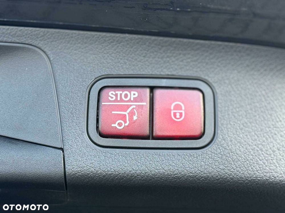 Mercedes-Benz GLA - 16