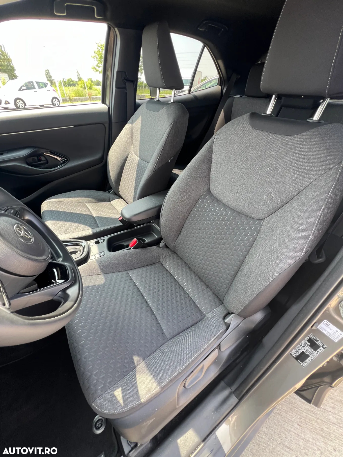 Toyota Yaris Cross 1.5 VVT-i HSD 4x2 Dynamic - 31