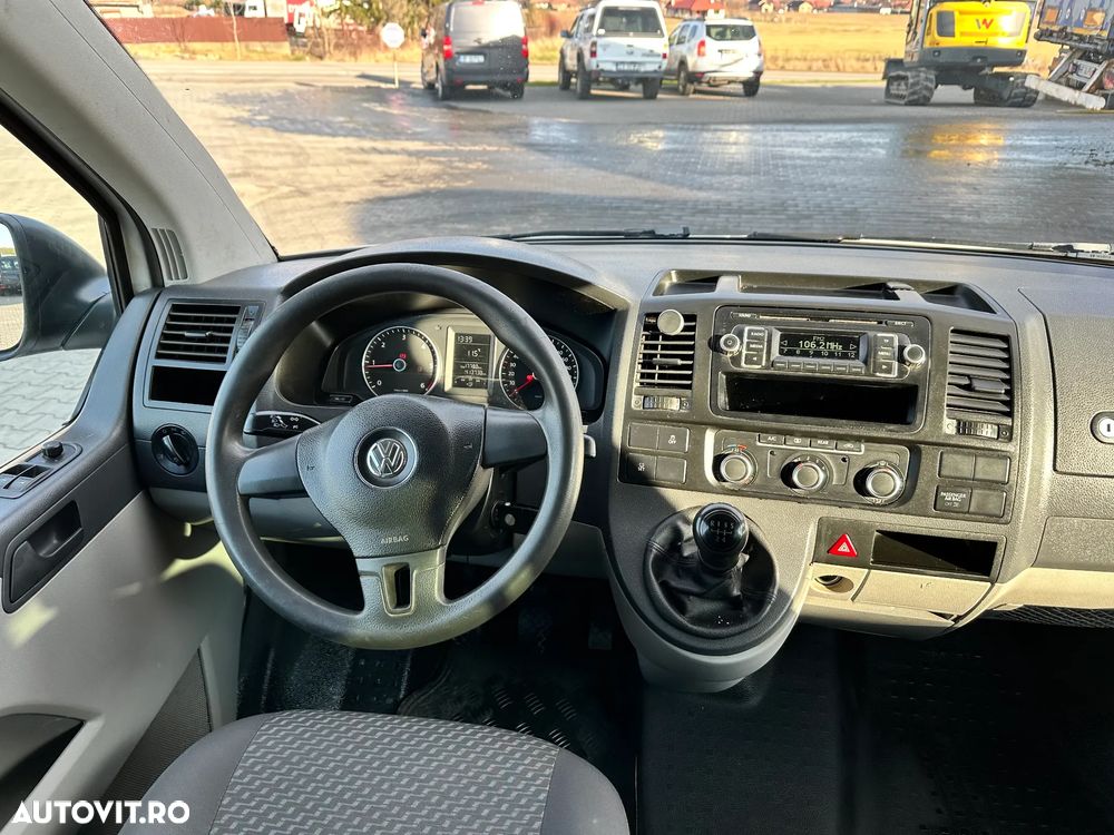 Volkswagen Caravelle - 1