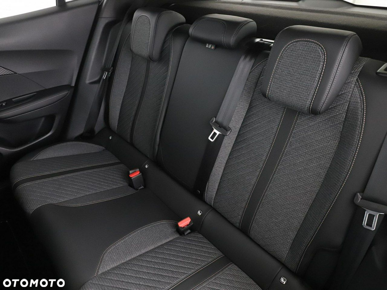 Peugeot 2008 PureTech 100 Allure - 17