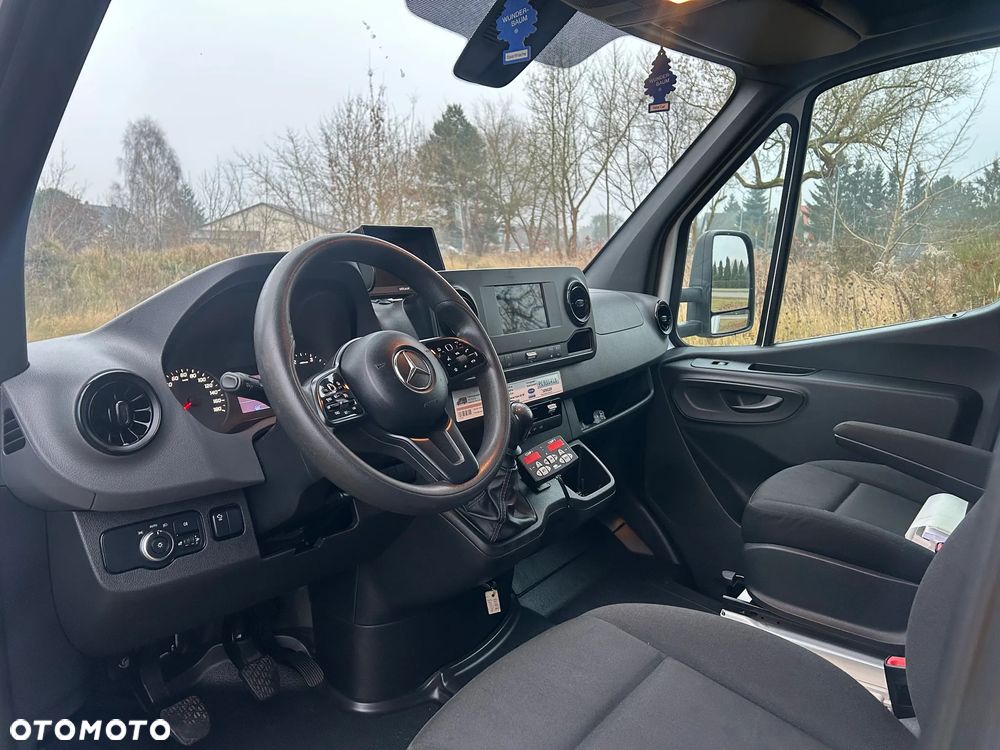 Mercedes-Benz Sprinter - 11