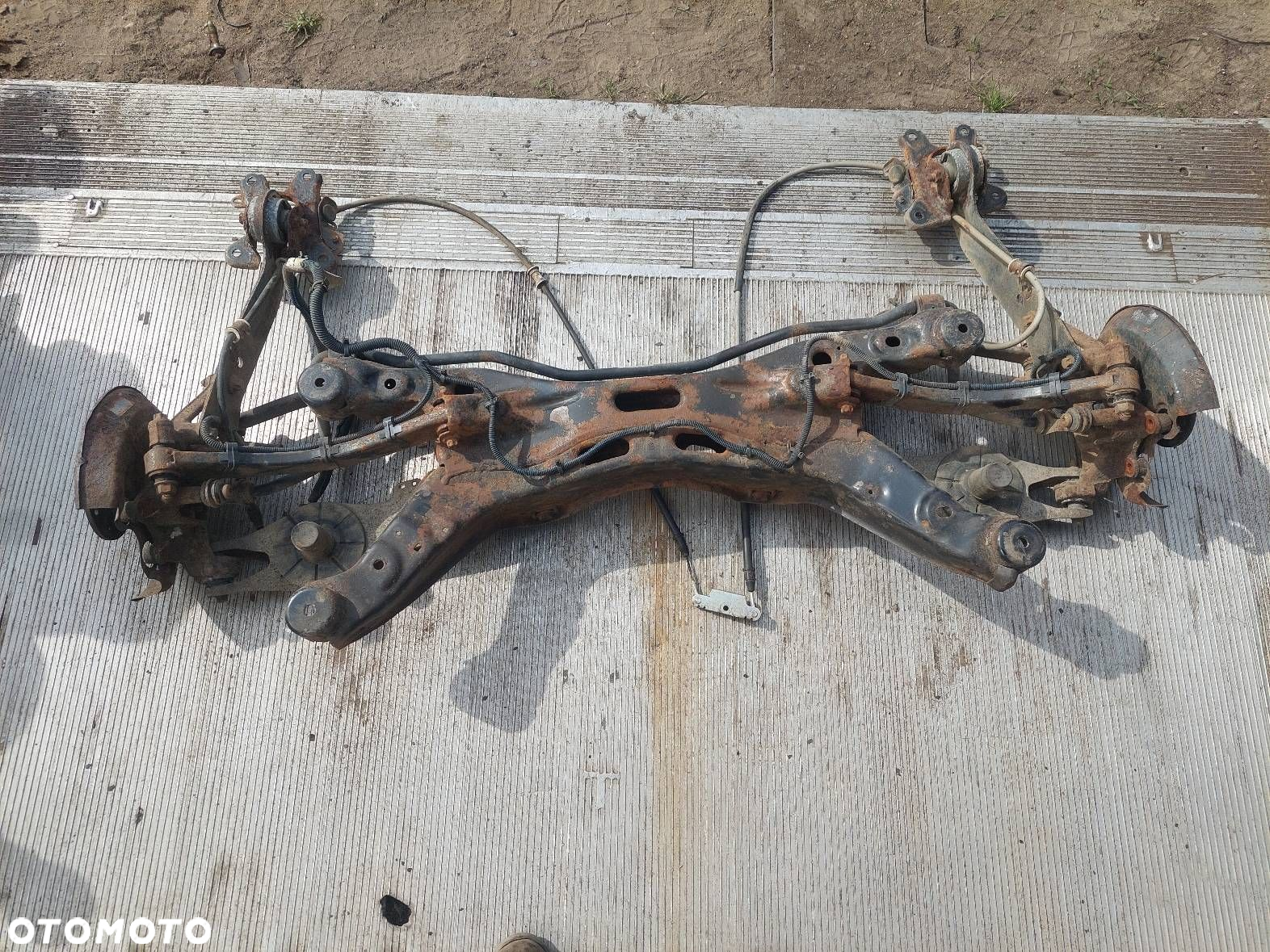 KOMPLETNE ZAWIESZENIE BELKA SANKI TYŁ OPEL VECTRA C KOMBI - 4