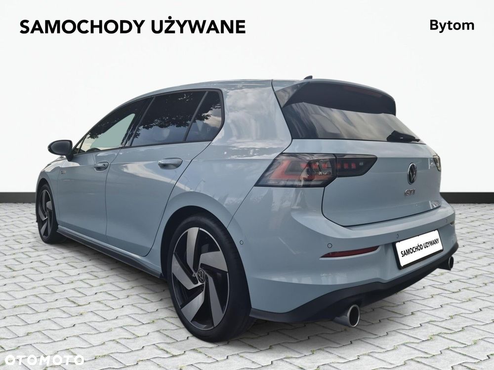 Volkswagen Golf - 8