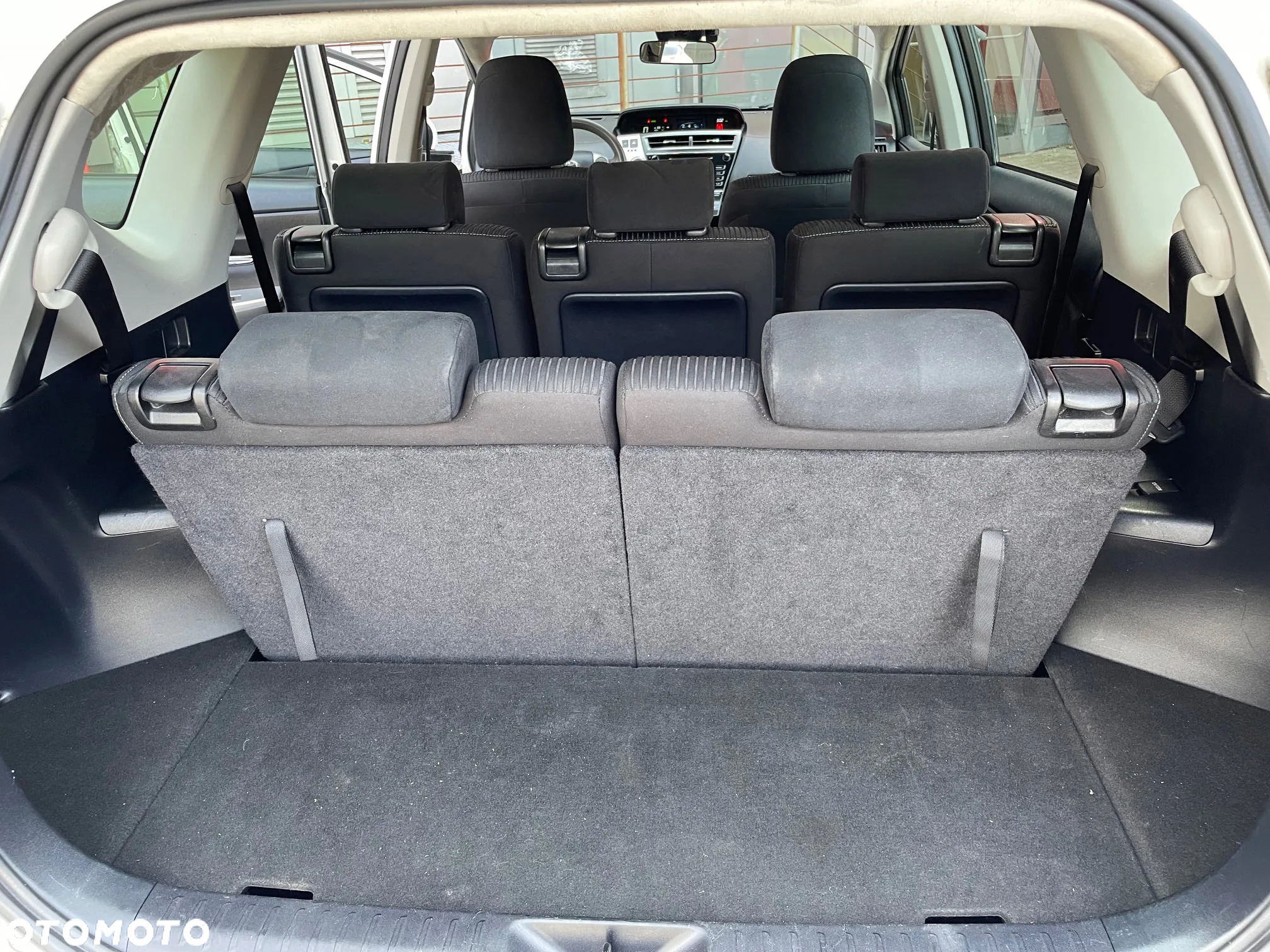 Toyota Prius+ (Hybrid) Executive - 17