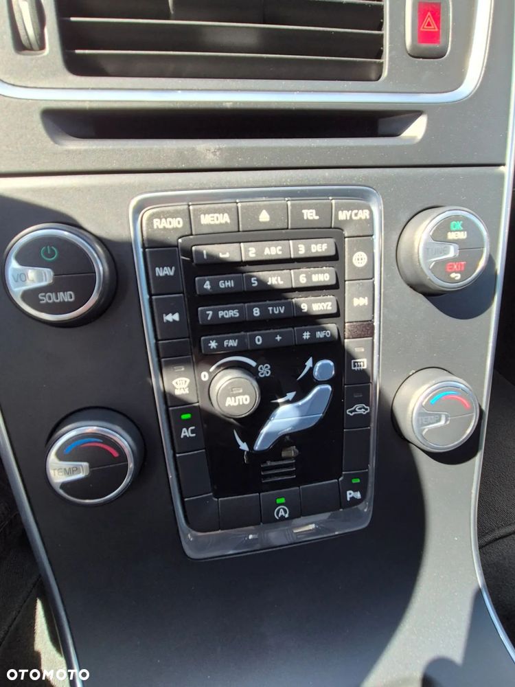 Volvo V60 Cross Country D3 Drive-E Momentum - 14