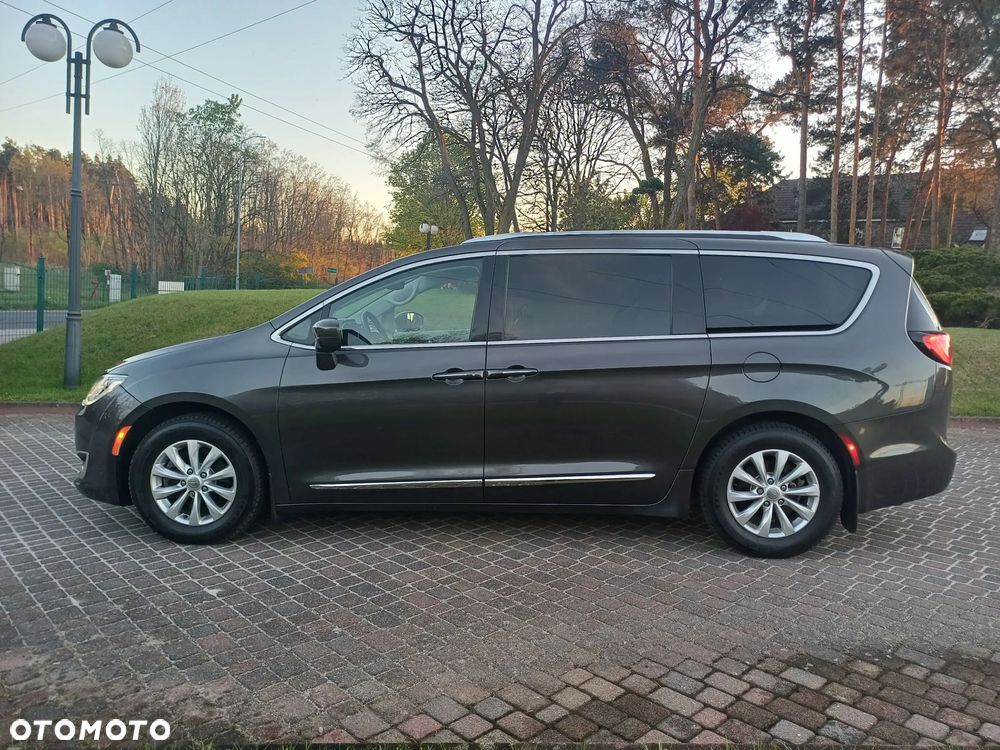 Chrysler Pacifica - 7