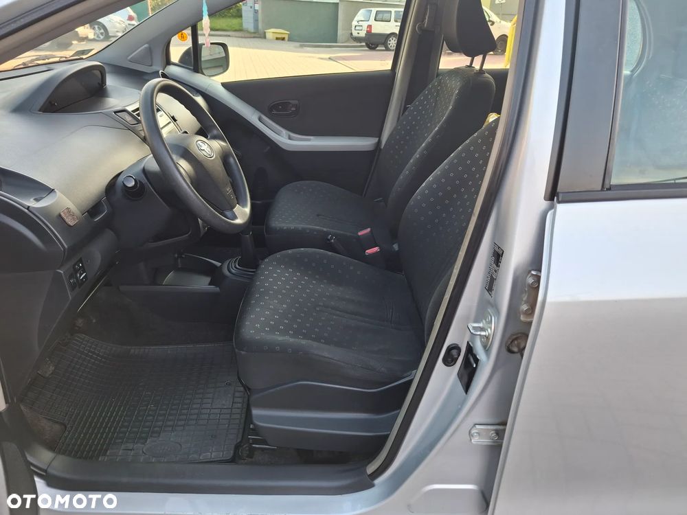 Toyota Yaris 1.0 Luna A/C - 26