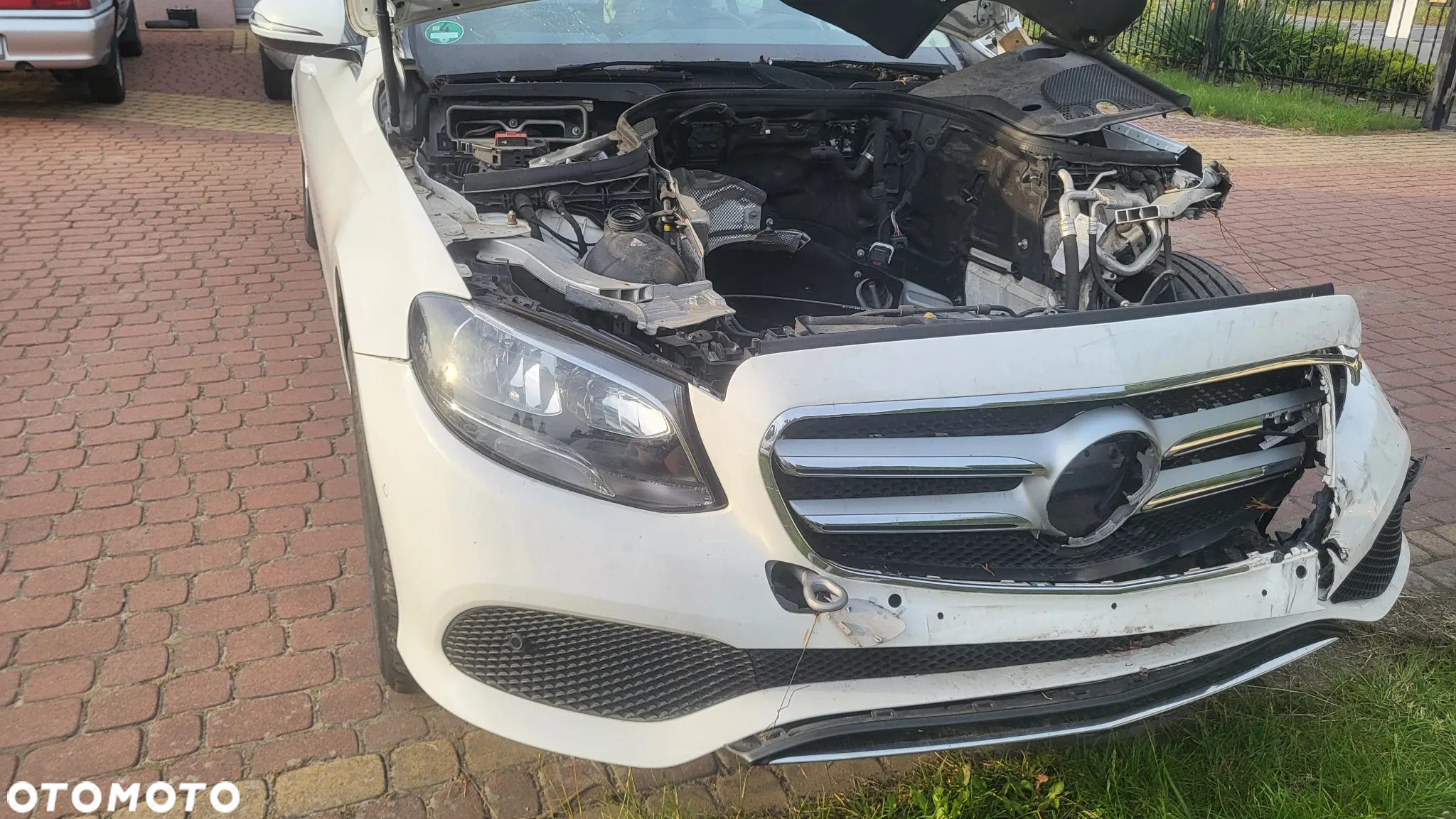 Mercedes-Benz Klasa E 220 d 4Matic T 9G-TRONIC - 24