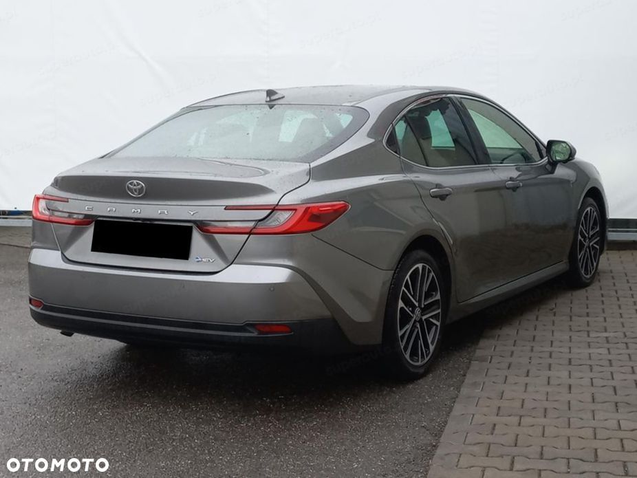 Toyota Camry - 6