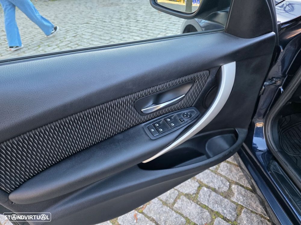 BMW 318 d Auto Line Modern - 13