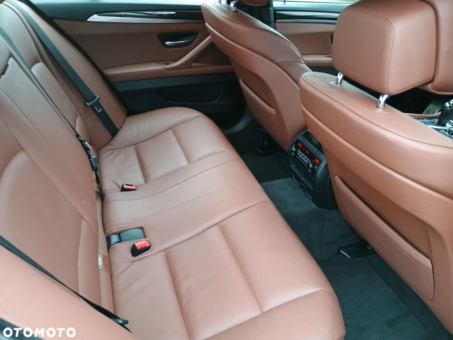BMW Seria 5 550i xDrive - 12