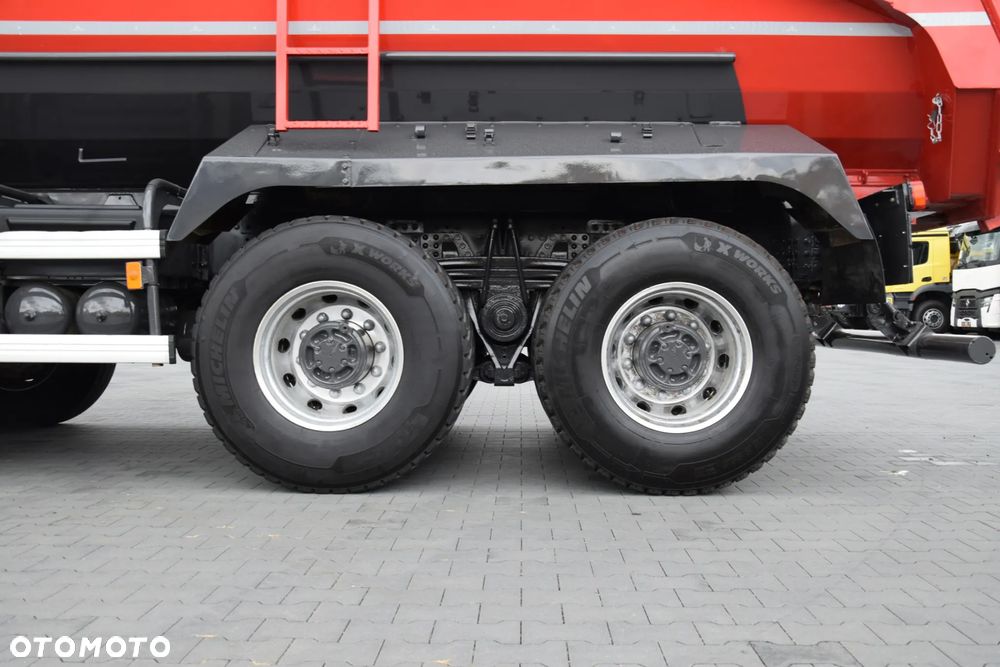 Volvo FMX380 / 8x4 / 13 LITROWY SILNIK / EURO 5 / WYWROTKA TYLNOZSYPOWA / HYDROKLAPA / KAMERA COFANIA / SERWISOWANA / SPROWADZONA - 16