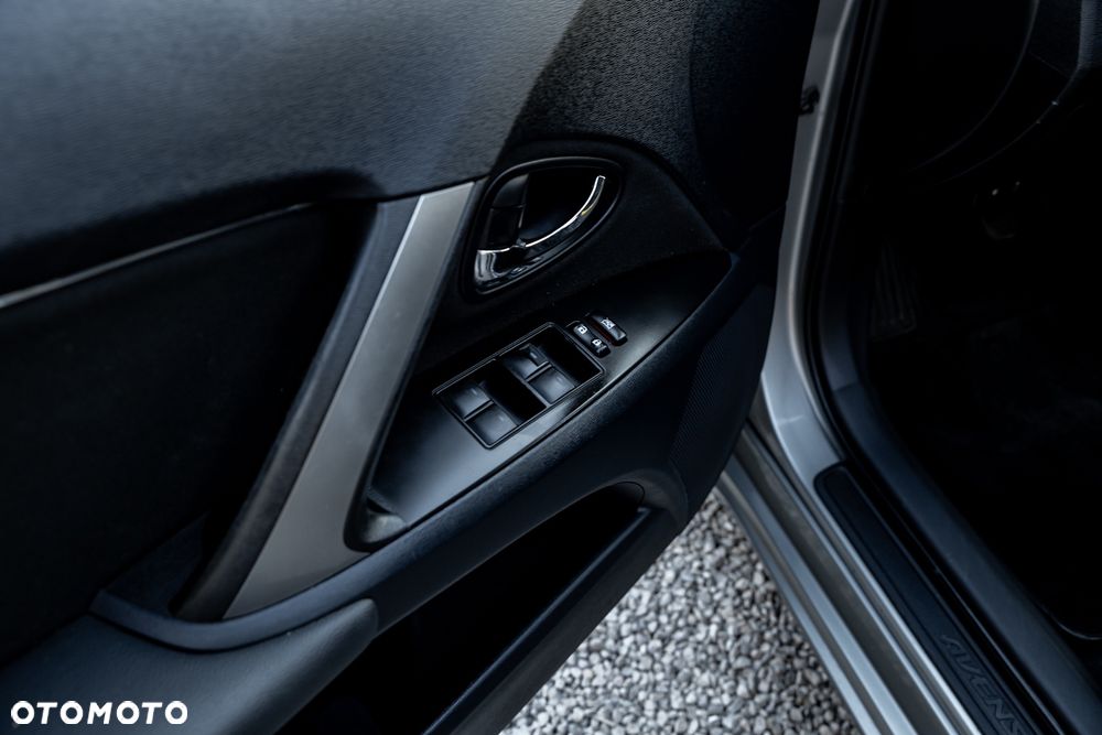 Toyota Avensis 1.8 Active - 17